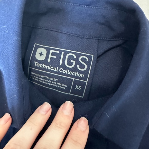 Figs button down top - Picture 2 of 3